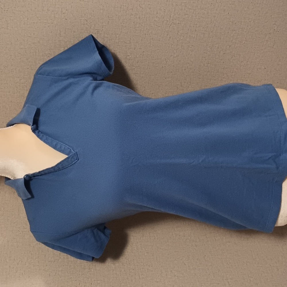 5/$20 Women's St John's Bay petite small blue collared shirt